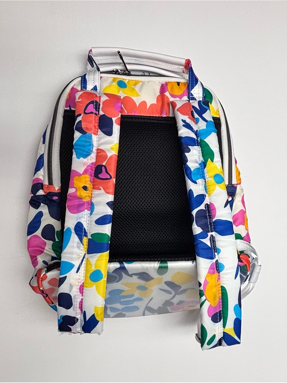 NWT Lug WILDFLOWER BRIGHTS HOVERCAR Backpack - Picture 2 of 3